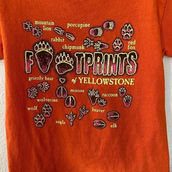 Vintage Footprints of Yellowstone Graphic T-Shirt - Picture 3 of 5